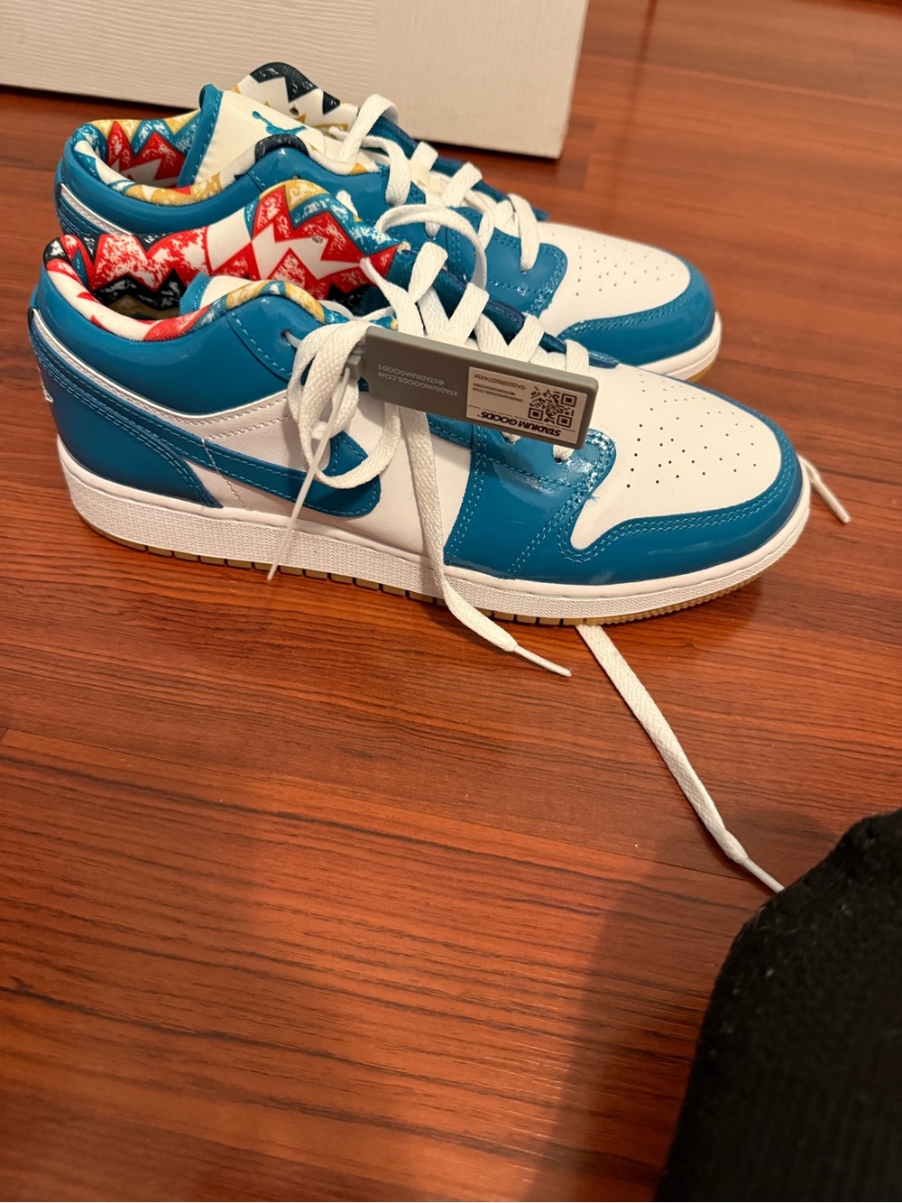 Nike Kids Teal and White Low-Top Sneakers